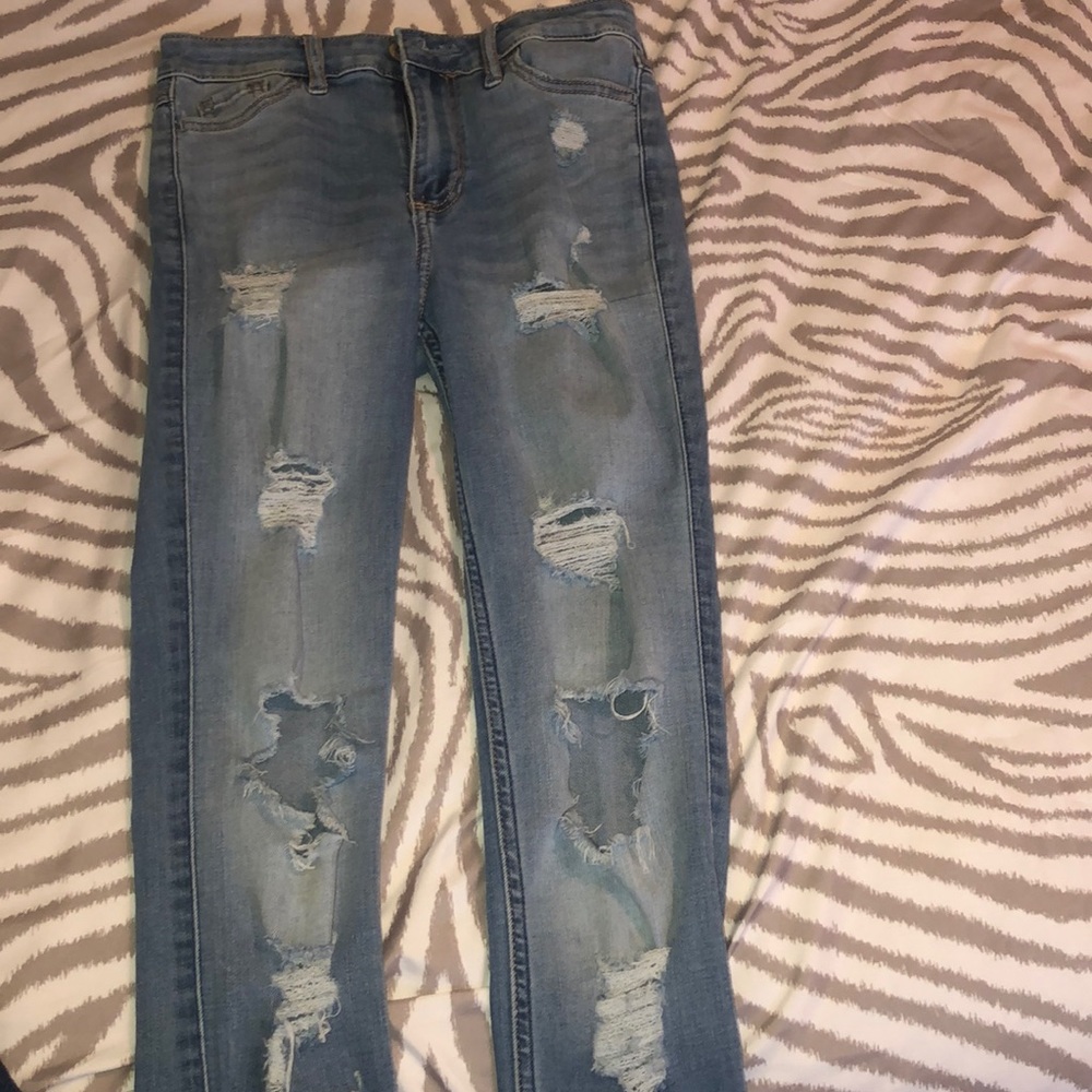 Medium washed hollister ripped jeans